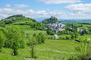 Cantal: Village and the castle, Apchon, Cheylade valley