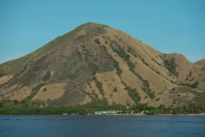 Besar: Village on coast