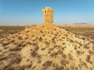 Remote: The Vingerklip (rock finger) and the Ugab Valley Terraces are surrounded by thornbush and mopane (Colophospermum mopane)
