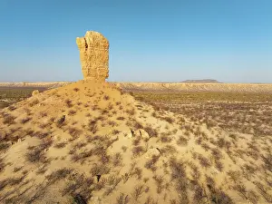 Remote: The Vingerklip (rock finger) and the Ugab Valley Terraces are surrounded by thornbush and mopane (Colophospermum mopane)