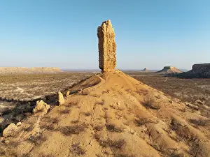 Remote: The Vingerklip (rock finger) and the Ugab Valley Terraces are surrounded by thornbush and mopane (Colophospermum mopane)