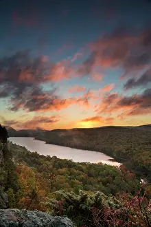 Porcupine: Vivid sunrise over Lake of the Clouds in