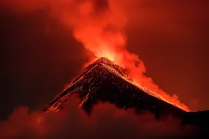 Fire: Volc n de Fuego (Volcano of fire) eruption at ni