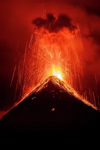 Fire: Volc n de Fuego (Volcano of fire) eruption at ni
