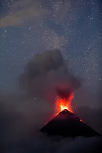 Fire: Volc n de Fuego (Volcano of fire) eruption at ni