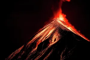 Fire: Volc n de Fuego (Volcano of fire) eruption at ni