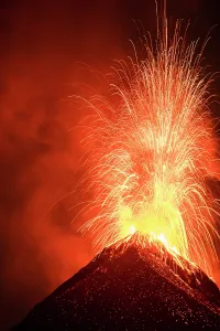 Fire: Volc n de Fuego (Volcano of fire) eruption at ni