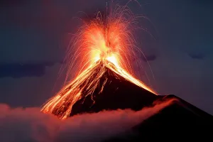 Fire: Volc n de Fuego (Volcano of fire) eruption at ni