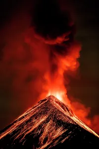 Fire: Volc n de Fuego (Volcano of fire) eruption at ni