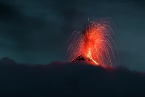 Fire: Volc n de Fuego (Volcano of fire) eruption at ni