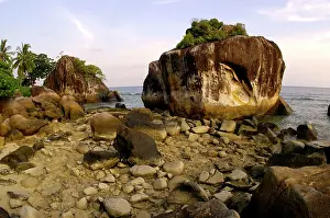 Tioman: Volcanic boulders on a beach of Tioman Island