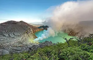 Java: Volcano Kawah Ijen, volcanic crater with crater