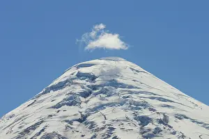 Lagos: Volcano Osorno, cloud over summit with snow and