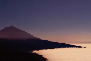 Winds: Volcano Pico del Teide above trade winds, dawn