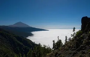 Winds: Volcano Pico del Teide above trade winds, Teide