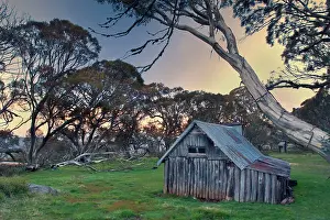 Wallaces: Wallaces Hut - famous and ancient alpine Hut on