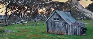 Wallaces: Wallaces Hut - famous and ancient alpine Hut on