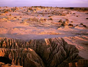 Mungo: Walls of China and Grand Canyon (front) Mungo National