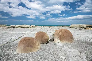 Marlborough: Ward boulders, round stone balls, Ward, Marlborough