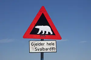 Warning: Warn sign - Polar Bear - Svalbard, Norway
