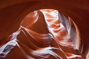 Undulating: Washed out sandstone in different shades of red