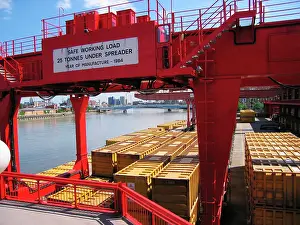 Docks: Waste disposal - containers of compressed waste