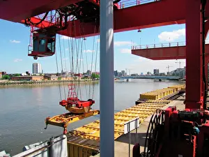 Docks: Waste disposal - containers of compressed waste