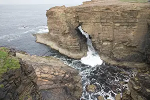 Orkneys: Water flowing through Sea Arch