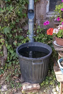 Metal: Water recovery valve with zinc flap on a gutter