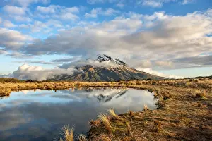 Egmont: Water reflection in Pouakai Tarn, stratovolcano