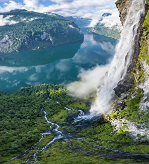 Prismatic: Waterfall Gjerdefossen, at nrnesvingen viewpoint