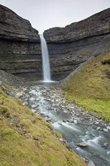 Ekmanfjord: Waterfall Hemsilfossen in Ekmanfjord - Svalbard