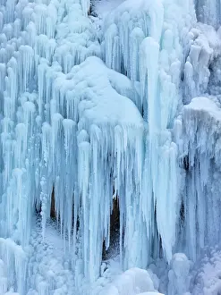 Dalmatia: Waterfall, icicle, winter landscape, National Park