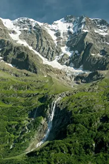 Lauterbrunnen: Waterfall and Mittaghorn, upper Lauterbrunnen