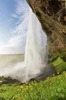 Seljalandsfoss: Waterfall Seljalandsfoss (66 m) seen from the small