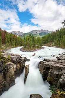 Icefields: Waterfall Sunwapta Falls, at Icefields Parkway