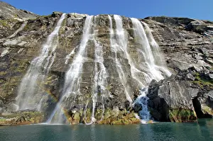 Seldon: Waterfalls of Sermitsiaq Glacier in Godthabs