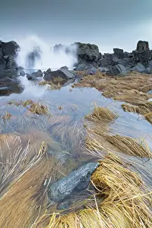 Laukvik: Wave crushing over the rocks in a tidal pool