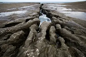 Georgraphy: Wave erosion cutting into the continental platform