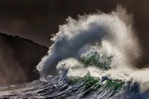 Waves: Waves crash at Cape Disappointment State Park, Washington