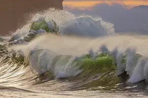 Waves: Waves crash at Cape Disappointment State Park, Washington