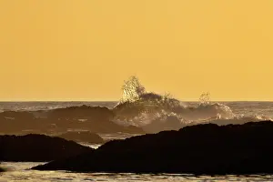 Hitting: Waves hitting rocks at sunset