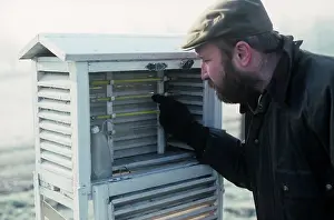 Housing: Weather station
