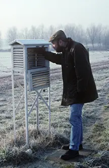 Housing: Weather station