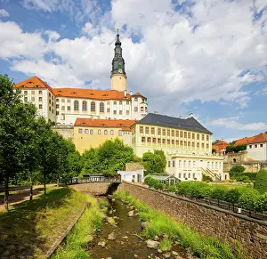 Castle: Weesenstein Castle rises on a rocky outcrop of nodular