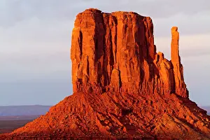 Buttes: West Mitten Butte