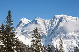 Cable: Wetterstein mountain chain with Mt. Zugspitze