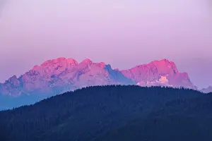 Zugspitze: Wetterstein range with red glowing Zugspitze at