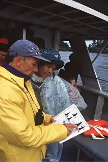 Tourists: WHALE RESEARCH - Bruce Paterson explains genealogy