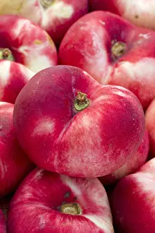 Peach: White flat nectarine (Prunus persica) Cakelove